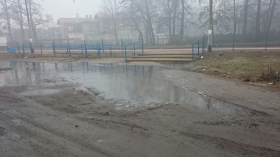 Błotniste dojście do dworca (REAKCJA24)   - 1