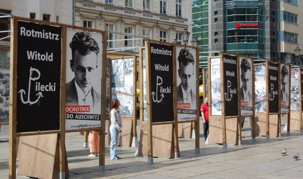 Kampania wyborcza kosztem bohatera? - Fragment wystwy poświęconej Witoldowi Pileckiemu, prezentowanej w ubiegłym roku we Wrocławiu (zdjęcie pochodzi z www.ipn.gov.pl)