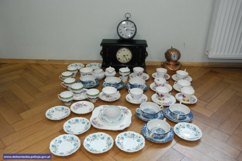 Ukradł z pałacu porcelanę i zegary o wartości 3600 złotych - 
