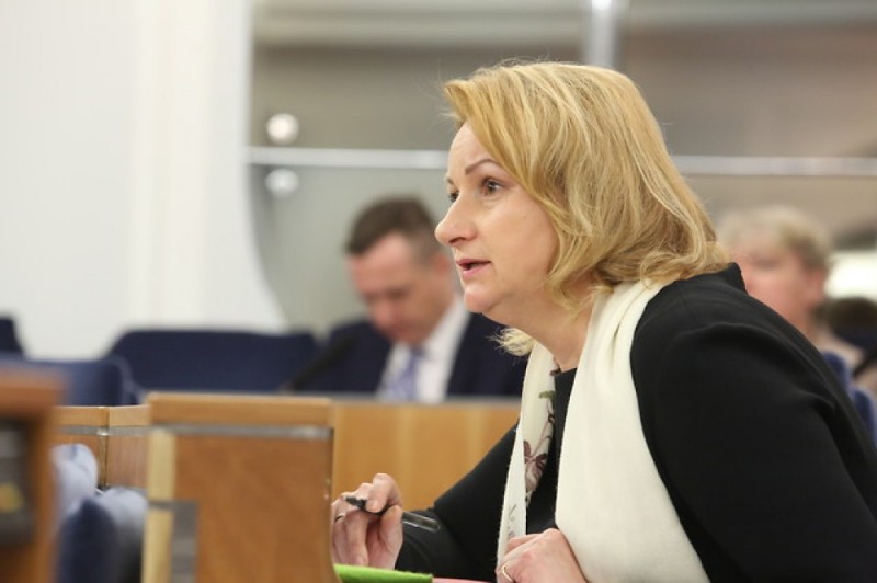 Sprawdź, czy możesz liczyć na pieniądze z Programu 500+ - Senator Barbara Zdrojewska nie zagłosowała w ogóle (fot. www.senat.gov.pl)