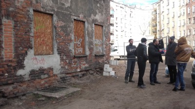 Wydali 40 tys. zł na betonową ławkę, na której nie można usiąść - 1
