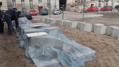 Wydali 40 tys. zł na betonową ławkę, na której nie można usiąść - 3