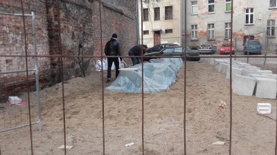 Wydali 40 tys. zł na betonową ławkę, na której nie można usiąść - 6