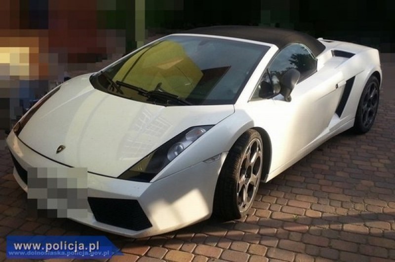 Wyłudzili niemal pół miliona, żeby kupić luksusowe Lamborghini? - 