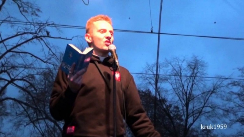 Oporów żegna kontrowersyjnego księdza - youtube.com