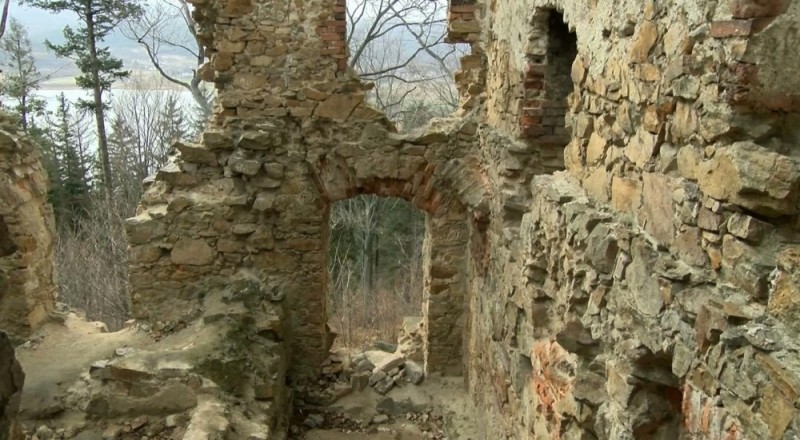 Zamek Henryka w Sosnówce odzyskuje blask - fot. Piotr Słowiński