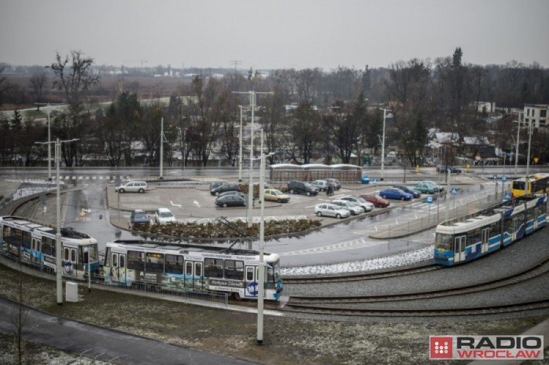Wrocław: Budują kolejny parking Park & Ride - Tak wygląda już istniejący parking na Oporowie (fot. Andrzej Owczarek)