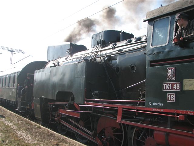Pociąg z parowozem przemierzał Dolny Śląsk (Zobacz) - 