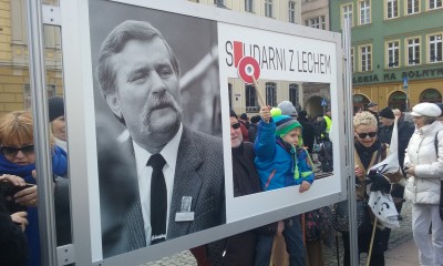 W obronie Lecha Wałęsy na Placu Solnym we Wrocławiu [FILM i ZDJĘCIA] - 3