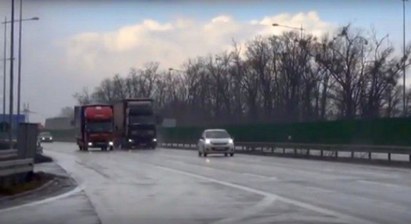Policjanci w akcji: Działania na A4 oraz A8 i S8 (WIDEO) - fot. KWP