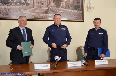 Wałbrzych: Samochody z napędem hybrydowym dla policji - 2