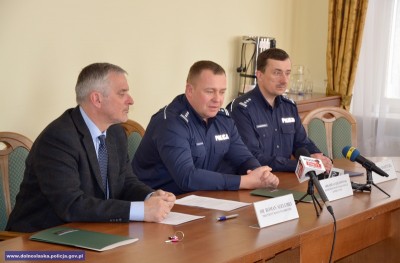 Wałbrzych: Samochody z napędem hybrydowym dla policji - 3
