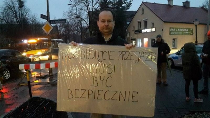 Protestujący zablokowali Krzycką - Gregor Niegowski