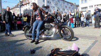 100 motocyklistek w różowych spódniczkach przejedzie przez Wrocław - 0
