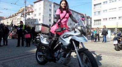 Rajd motocyklistek we Wrocławiu. Po co im różowe spódniczki?