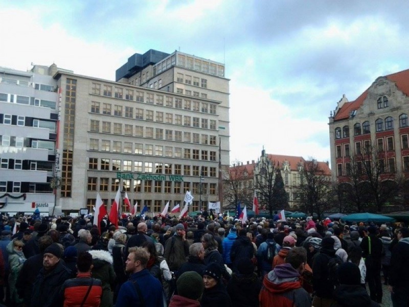 Manifestowali swoje poparcie dla Trybunału Konstytucyjnego - fot. archiwum.prw.pl