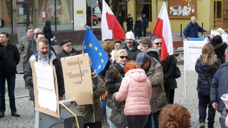 Demonstracja KOD w Legnicy (ZOBACZ) - fot. Andrzej Andrzejewski