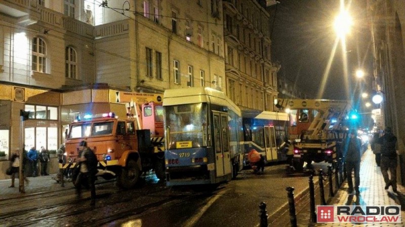 Wrocław: Na ul. Kołłątaja wykoleił się tramwaj - fot. Maciej Przestalski
