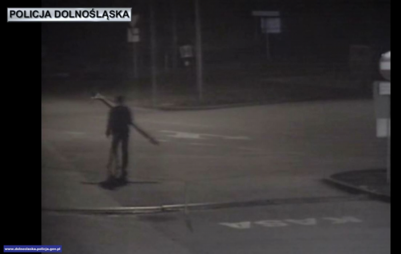 Wracał z dyskoteki i ukradł … szlaban, który zagrodził mu drogę - 