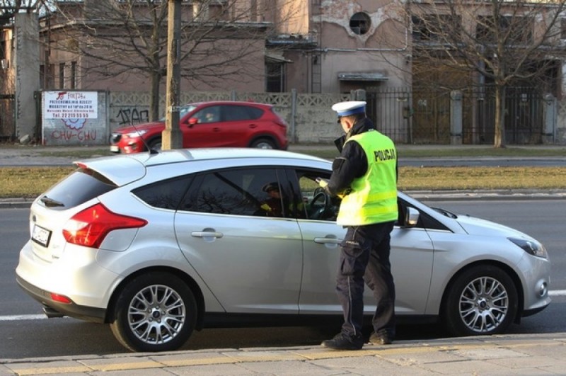Uciekał samochodem przed policjantami. Zatrzymała go kolizja - fot. archiwum.radiowroclaw.pl
