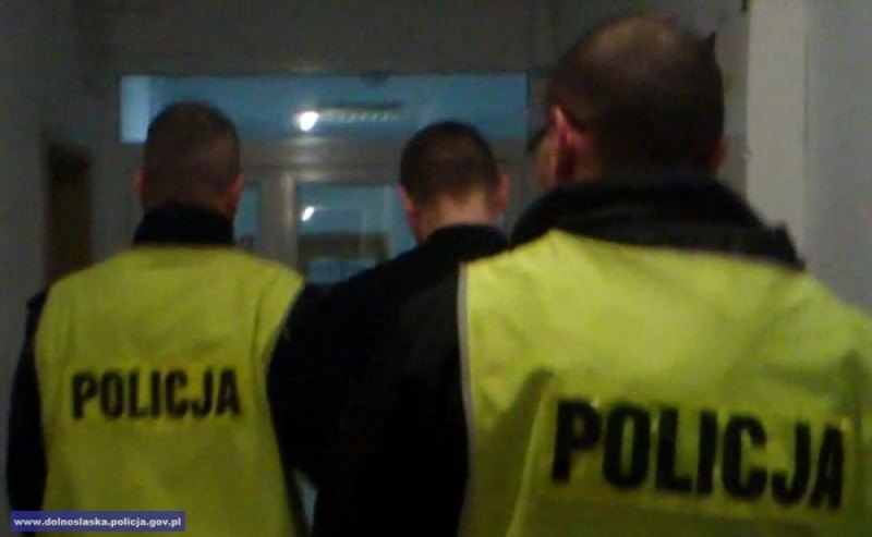 Spał nagi na teatralnym balkonie - 