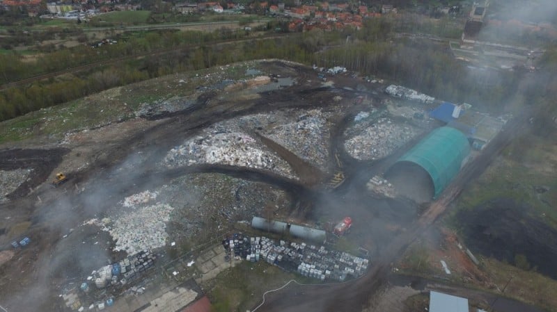 Wałbrzych: Pożar na terenie Mo-Bruku  [ZDJĘCIA i FILM Z DRONA] - Zdjęcia i film z drona: photosfly.pl