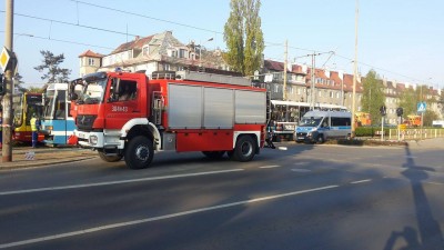 Wypadek na Hallera we Wrocławiu. Autobus zderzył się z tramwajem - 0
