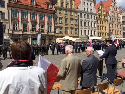 Uroczysta defilada z okazji Święta Flagi we Wrocławiu [ZDJĘCIA] - 0