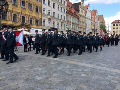 Uroczysta defilada z okazji Święta Flagi we Wrocławiu [ZDJĘCIA] - 7