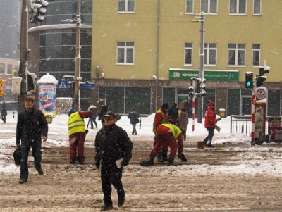 Dolny Śląsk pod śniegiem, sparaliżowany Wrocław (Zobacz) - 8
