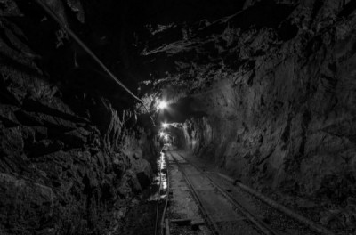 Wstrząs w kopalni KGHM. Dwóch górników zostało rannych