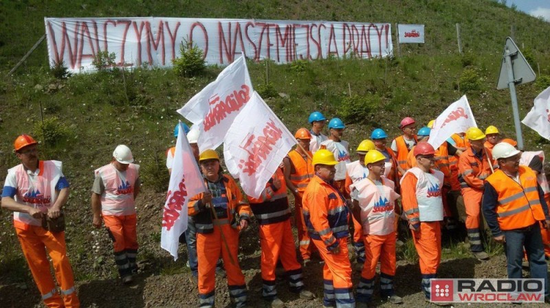 Protest w Rybnicy Leśnej: Chcą ocalić swoje miejsca pracy [ZDJĘCIA] - fot. Michał Wyszowski