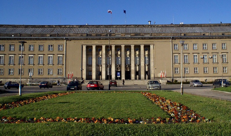 Spore ułatwienie dla wyjeżdżających za granice - fot. Wikimedia Commons