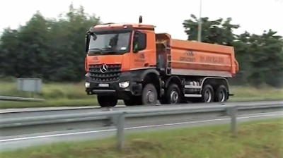 Mieszkańcy Radomierzyc chcą zamknięcie ich drogi dla ciężarówek
