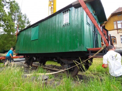 Po 16 latach na stacji w Karpaczu pojawił się znów wagon kolejowy - 10
