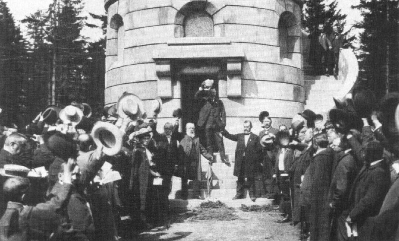 Najstarsze i największe. Historyczne wieże widokowe w Górach Sowich [Zdjęcia] - Hindenburgturm - Wieża Hindenburga na Wieżycy w Górach Sowich