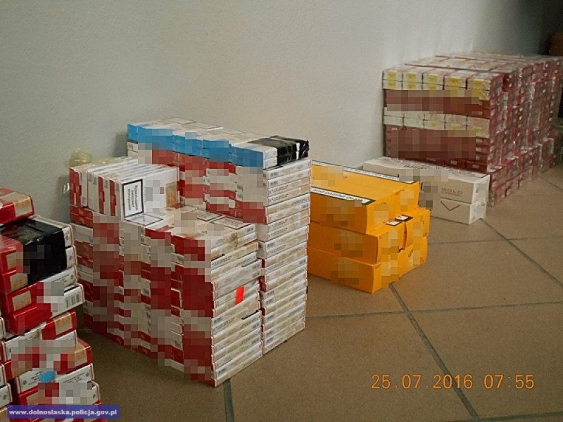 Policjanci zabezpieczyli ponad 50 kilogramów tytoniu i prawie 25 tysięcy papierosów - 