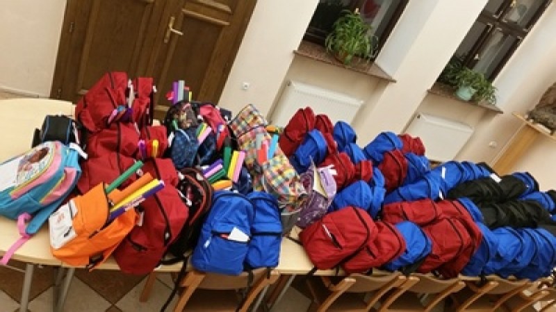 Zbiórka dla ubogich uczniów. Ty też możesz pomóc!  - Fot: caritas.pl