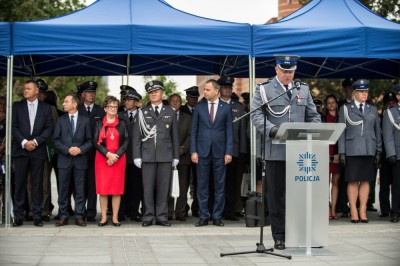 Święto Policji we Wrocławiu. Awanse i medale dla funkcjonariuszy
