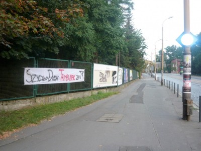 Antyrządowe plakaty. Zawisły w kilku miejscach we Wrocławiu