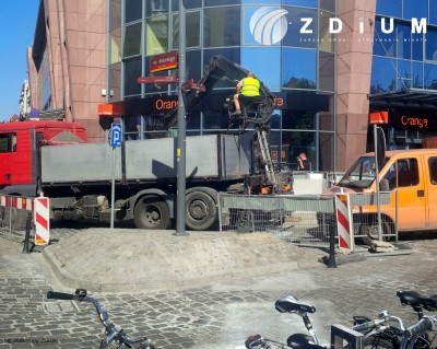 Trwa montaż mebli i wysp bocznych na ul. św. Antoniego (FOTO) - 0