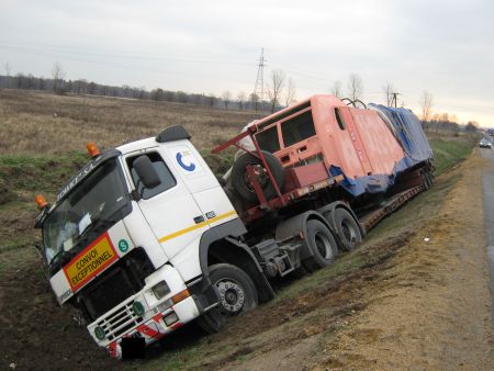 18-tonowa lokomotywa wylądowała w rowie (Zobacz) - Fot. www.dolnoslaska.policja.gov.pl