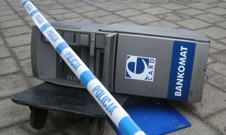 Ukradli bankomat i wzięli go na wózek - Fot. www.dolnoslaska.policja.gov.pl