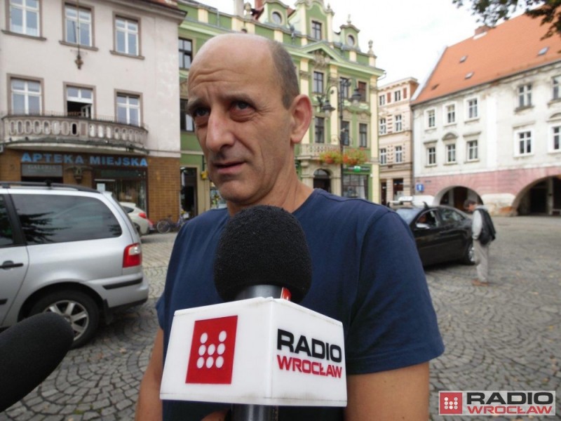 Chcesz sprzedać samochód? Przykleisz kartkę na szybie? Zapłacisz za to! - (fot. Piotr Słowiński)