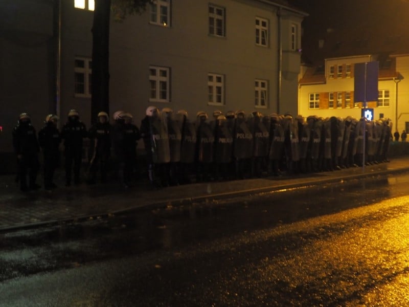 Kolejna manifestacja przed komendą w Miliczu i apel rodziny 21-latka - fot. Piotr Kaszuwara