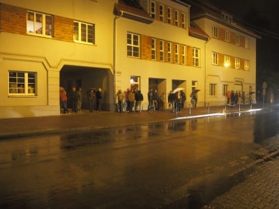Kolejna manifestacja przed komendą w Miliczu i apel rodziny 21-latka - 2