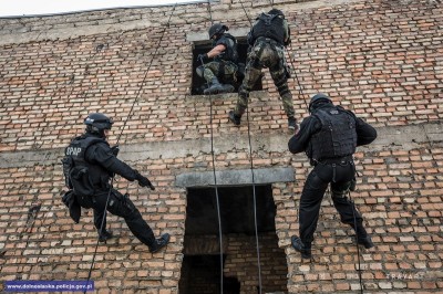 Antyterroryści w akcji. Zobacz zdjęcia z ćwiczeń (GALERIA) - 3