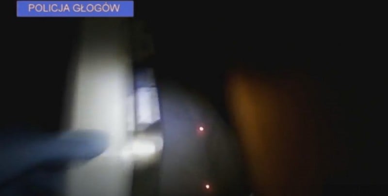 Schował się przed policjantami w...zmywarce (FILM) -