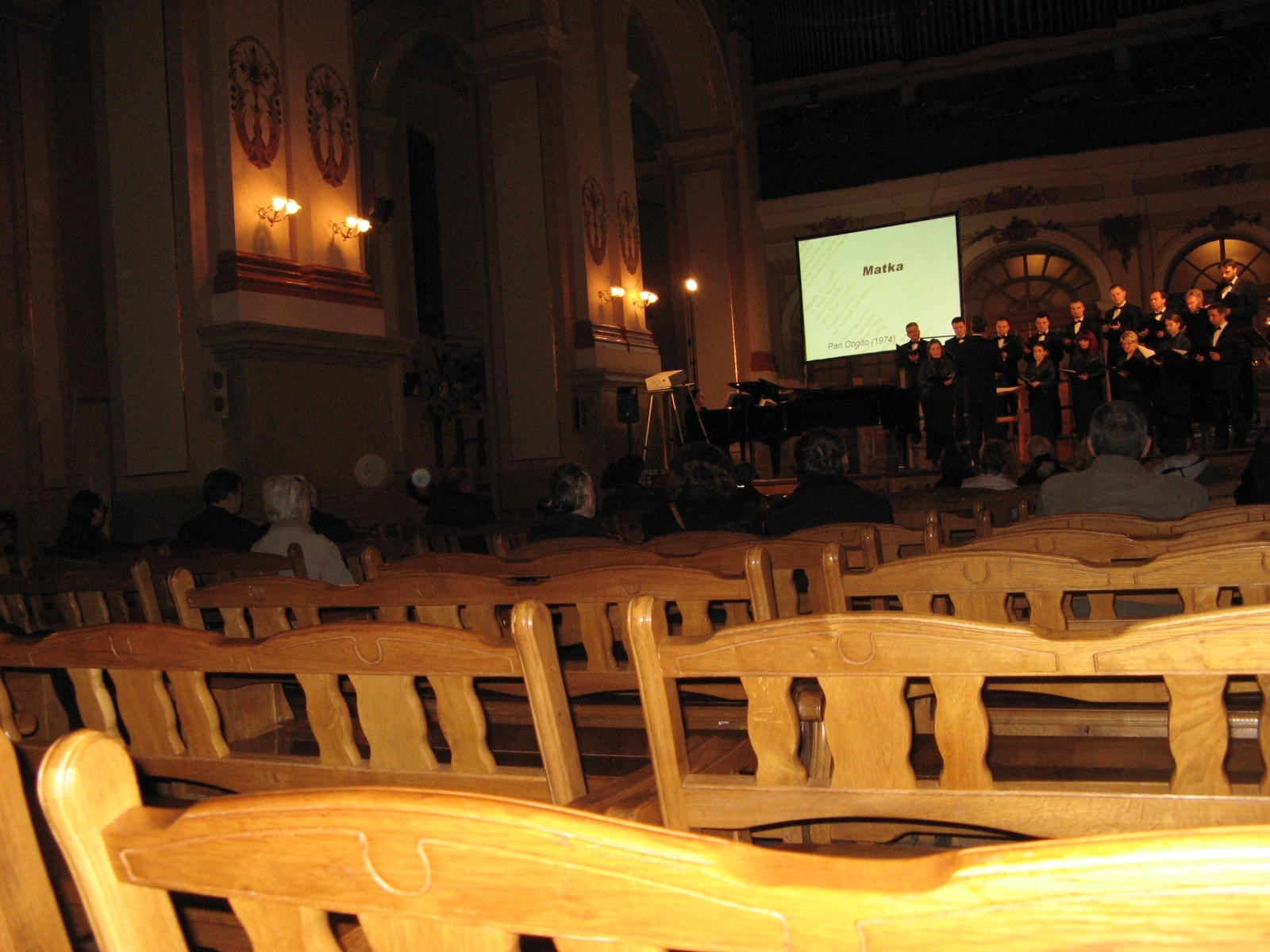 Burzliwe echa wrocławskich występów we Lwowie - Zaledwie kilkadziesiąt osób przyszło do kościoła Marii Magdaleny we Lwowie na koncert wrocławskich muzyków