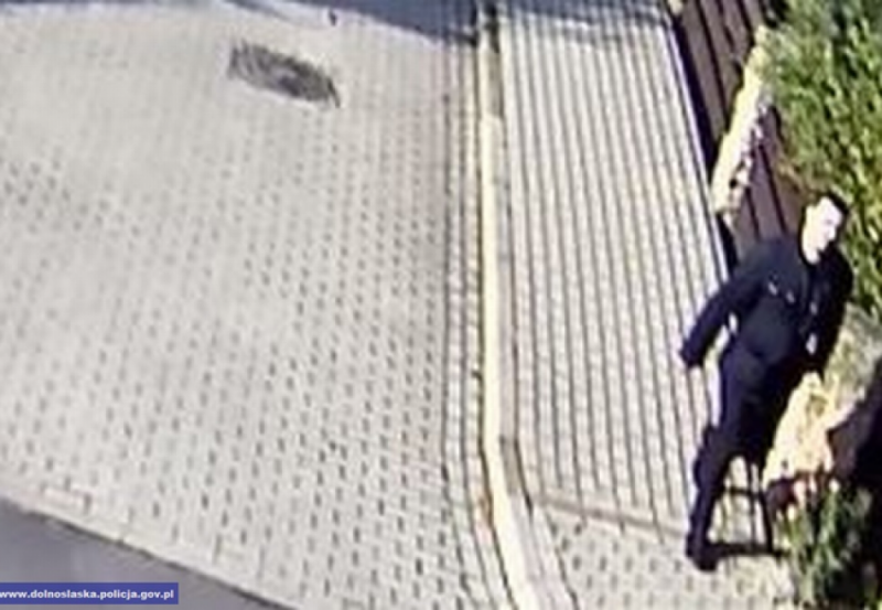 Rozpoznajesz tego człowieka? Powiadom policję (FILM) -